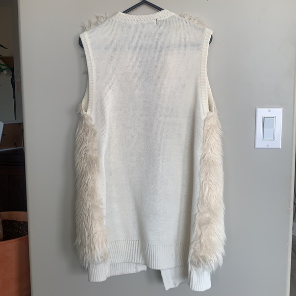 Shaggy Off-White Vest, size XS (oversized style) - Picture 5 of 5